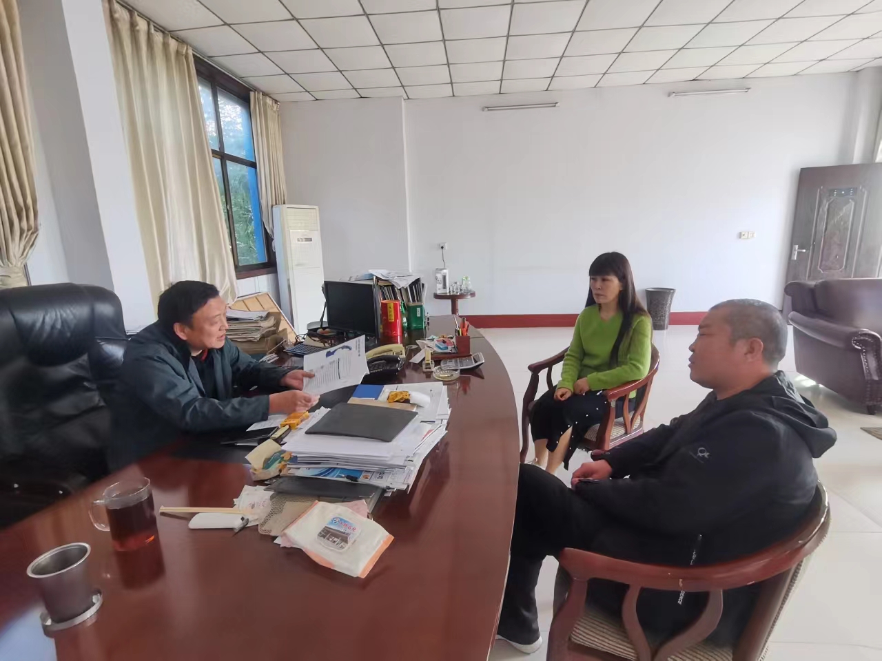 木欒司法所與公司對接，提供“點對點”、“訂單式”常態化司法精準服務，助力企業發展。